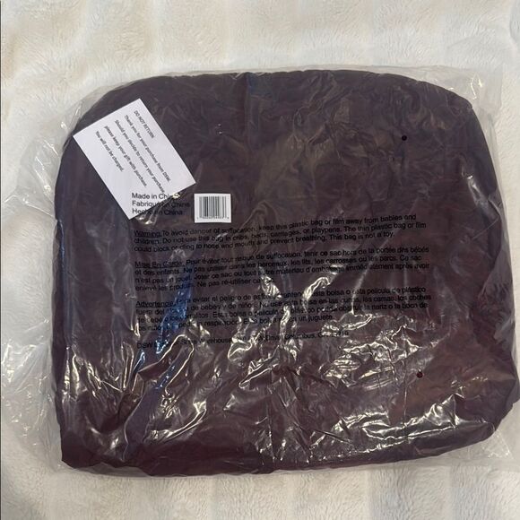 DSW Exclusive Burgundy Puffy Weekender NWT - Picture 5 of 5